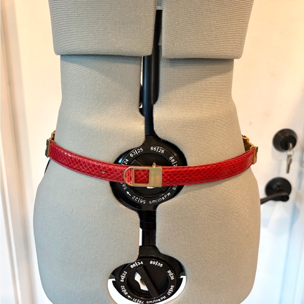 Vintage real Snakeskin belt, slim, gold hinges and buckle, red, M, 27-32, GUC - Picture 3 of 13